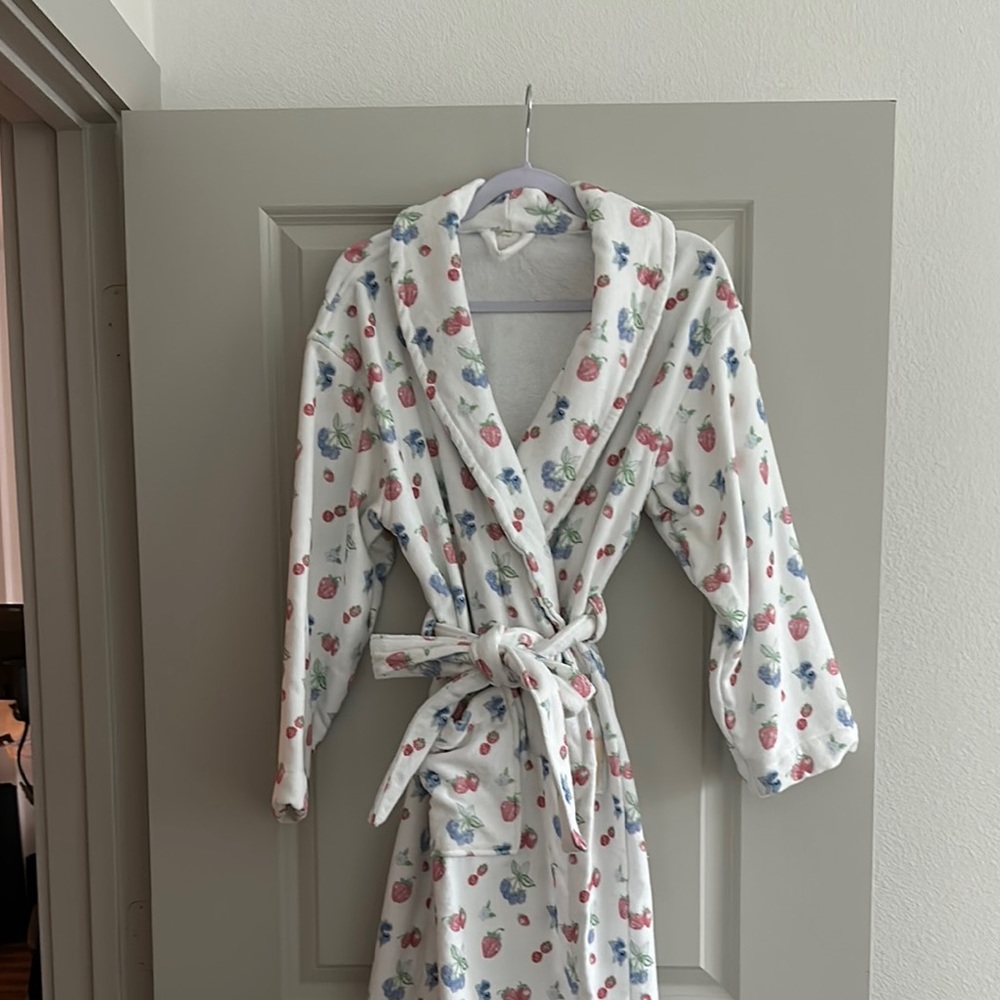 Djerf Avenue White Summer Berries Robe in XS/S